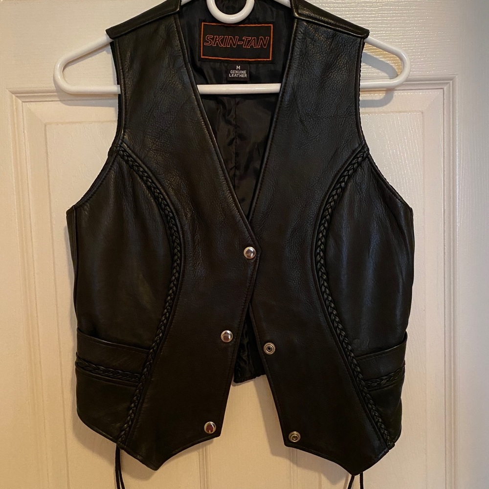 Women’s Black Leather Vest - size Medium